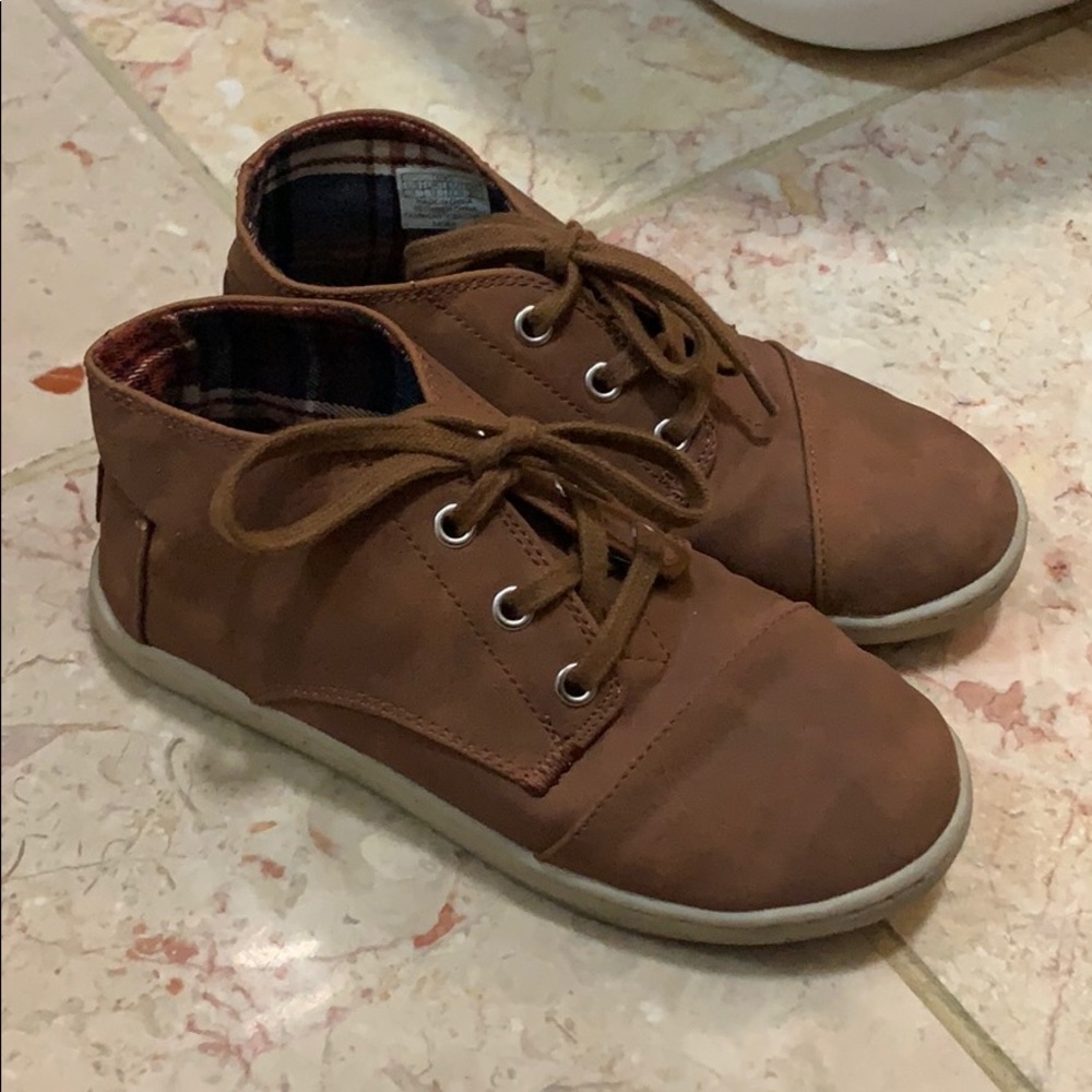 TOMS boys shoes!